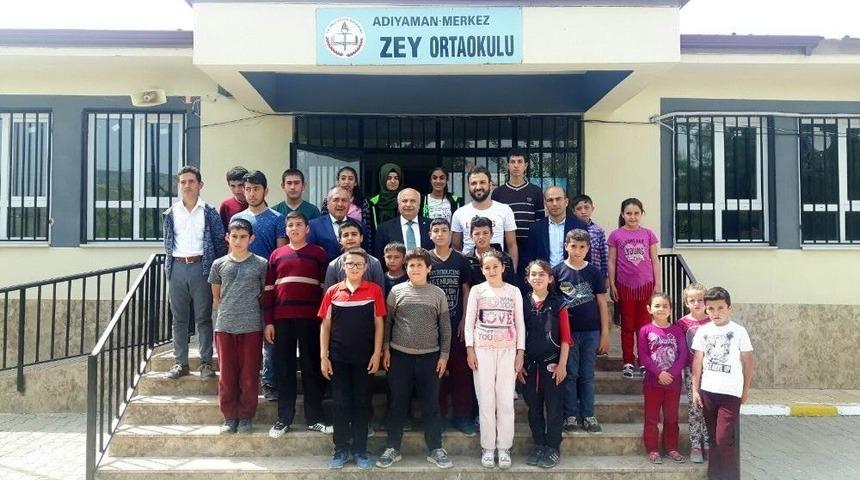 Rekt&ouml;r G&ouml;n&uuml;ll&uuml; Zey Ortaokulu &Ouml;ğrencileriyle Bir Araya Geldi