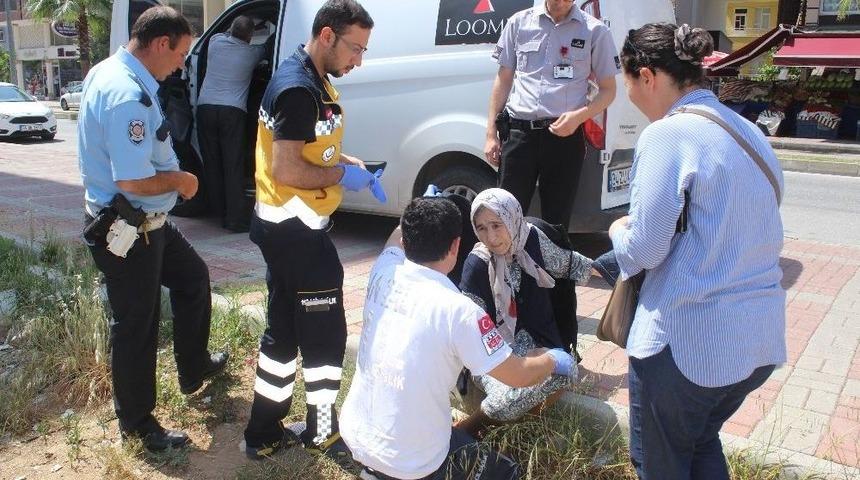 Antalya&rsquo;da Para Nakil Aracı Yaşlı Kadına &Ccedil;arptı