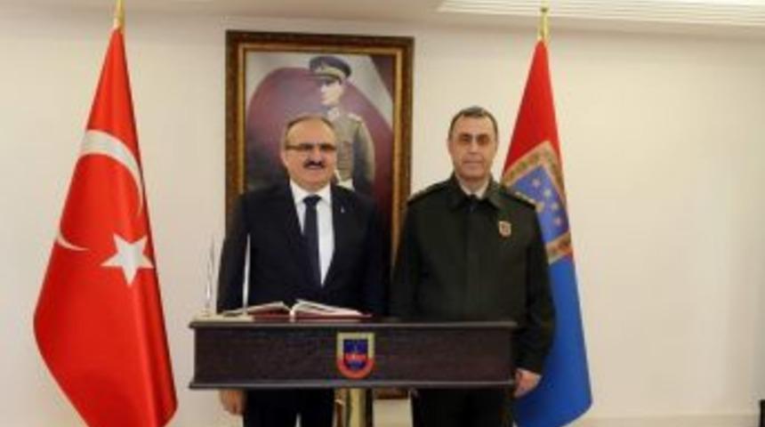 "aradığınız Vali Ben Değilim Paşam"...