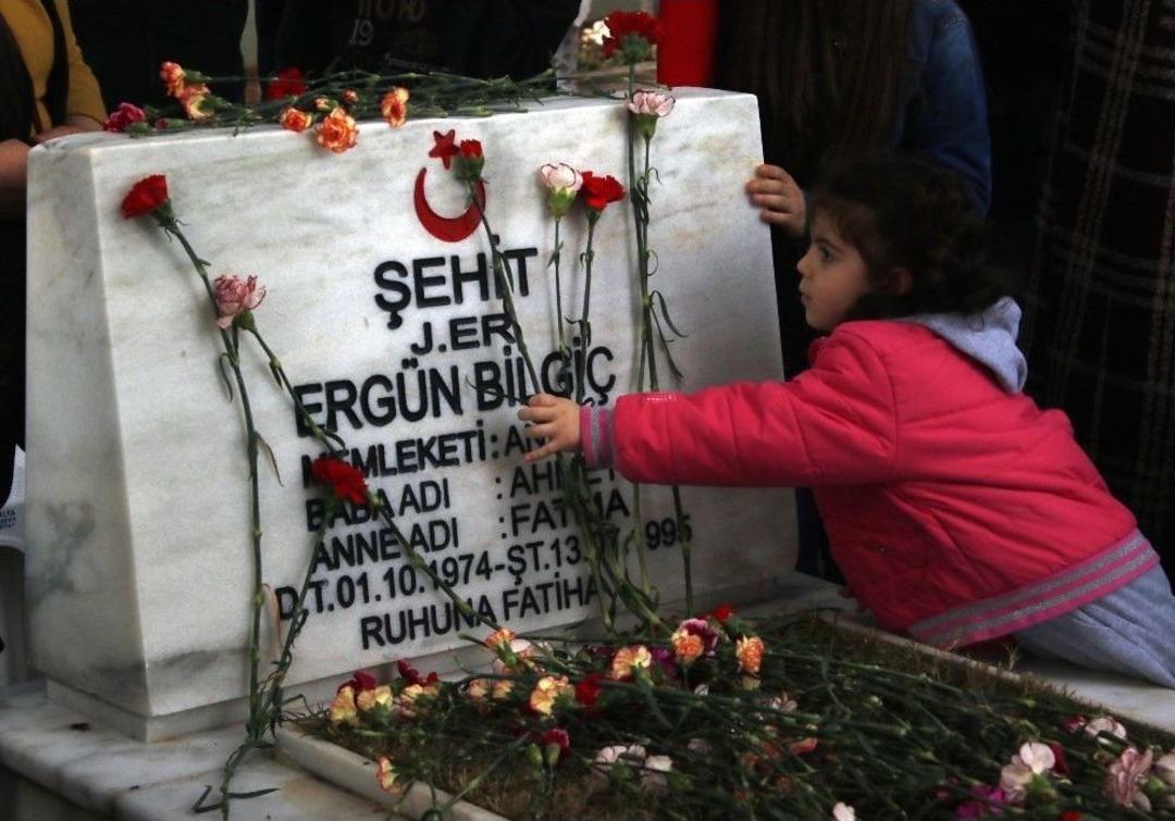 4 Yaşındaki Elif Naz&rsquo;ın Şehit Dayısına Sevgisi