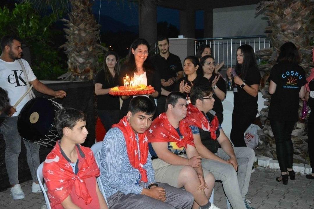 Temsili Askerlik Yapacak Engellilere Kına Yakıldı