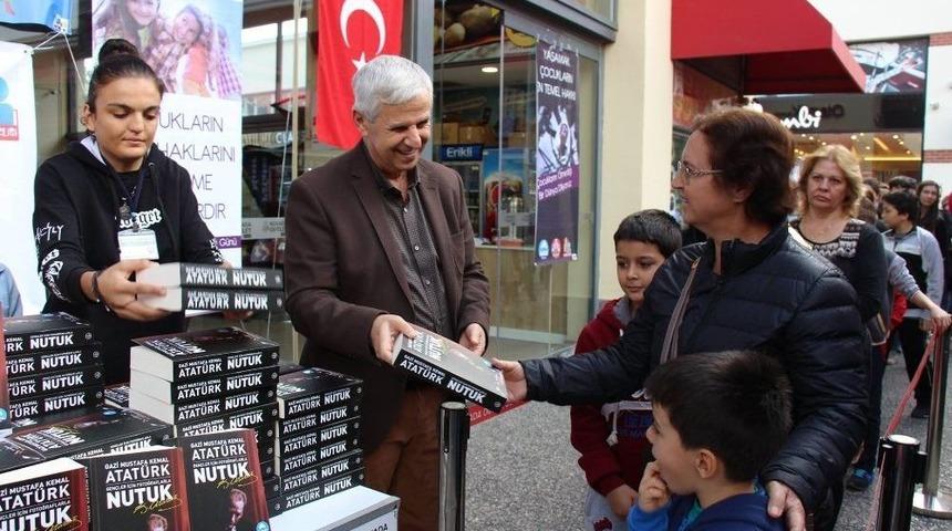 S&ouml;ke Belediyesi &lsquo;nutuk&rsquo; Dağıttı