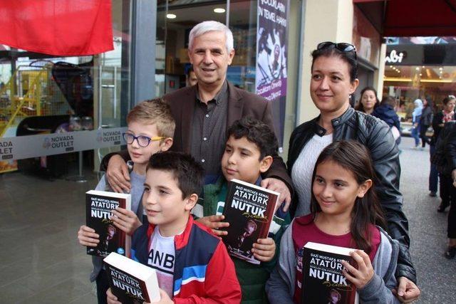 S&ouml;ke Belediyesi &lsquo;nutuk&rsquo; Dağıttı 1