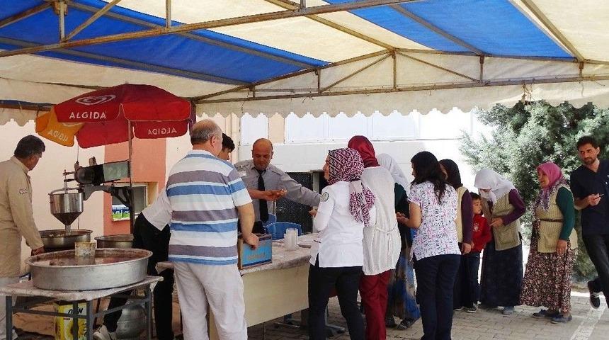 Hastane Personelinden Lokma İkramı