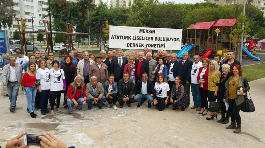 Atat&uuml;rk Liselileri Derneği İlk Kermesini D&uuml;zenledi