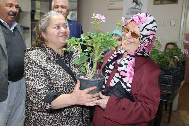 Aşçılık Eğitimi Alan Görme Engellilerin Sertifika Heyecanı