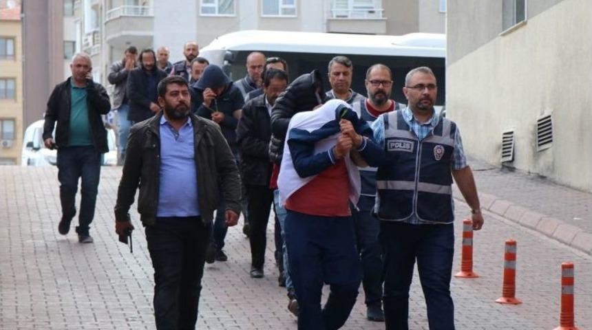 Kadınların &Ccedil;aresizliklerinden Faydalandılar Fuhuş Yaptırdılar