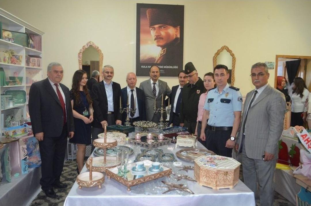 Kula Hem&rsquo;den Yıl Sonu Sergisi