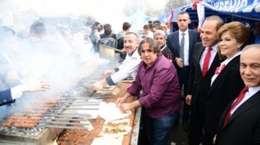 Mhp Kurultayı&rsquo;na Katılanlara Adana Kebabı