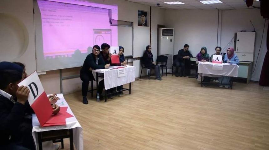 Liseliler Bilgi Yarışmasında Ter D&ouml;kt&uuml;