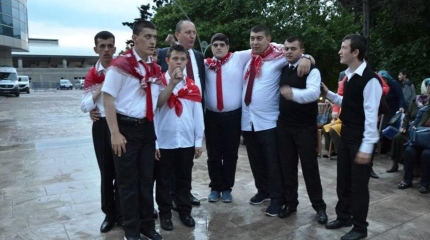 Biga&rsquo;da Temsili Askerlik Yapacak Engellilere Kına Yakıldı