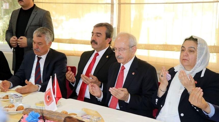 Kılı&ccedil;daroğlu Şehit Yakınlarıyla Buluştu