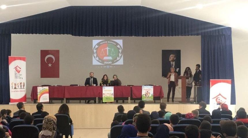 &Ccedil;ocuk Hakları G&uuml;n&uuml;nde D&uuml;zce Barosu &Ccedil;ocuklara Kitap Dağıttı