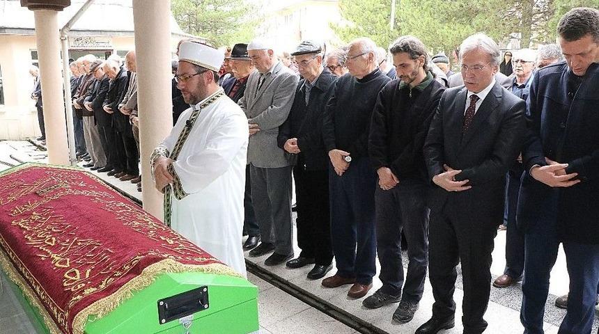 Sabancı Vakfı M&uuml;tevelli Heyeti Başkan Yardımcısı Pa&ccedil;acıoğlu Toprağa Verildi