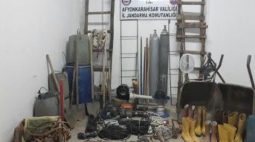 Evin Bodrumunda Yapılan Kazıya Jandarma Engeli