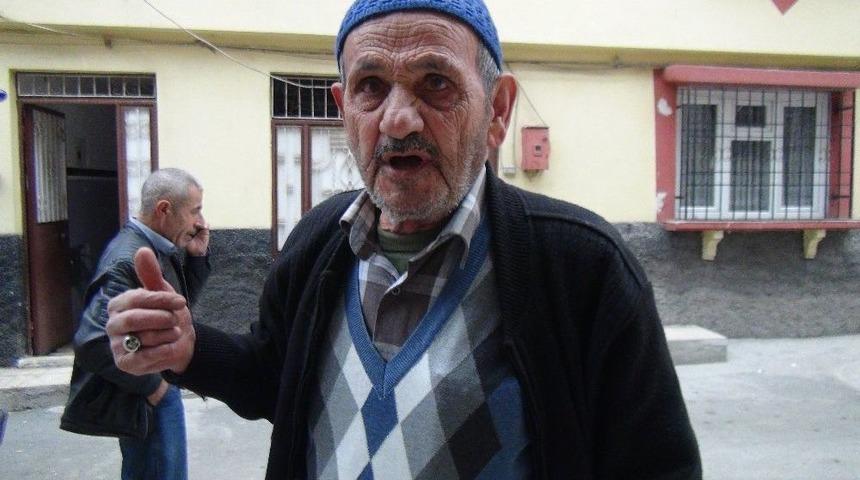 Hırsız Girdiği Evin Sahibini Bı&ccedil;aklayıp Ka&ccedil;tı