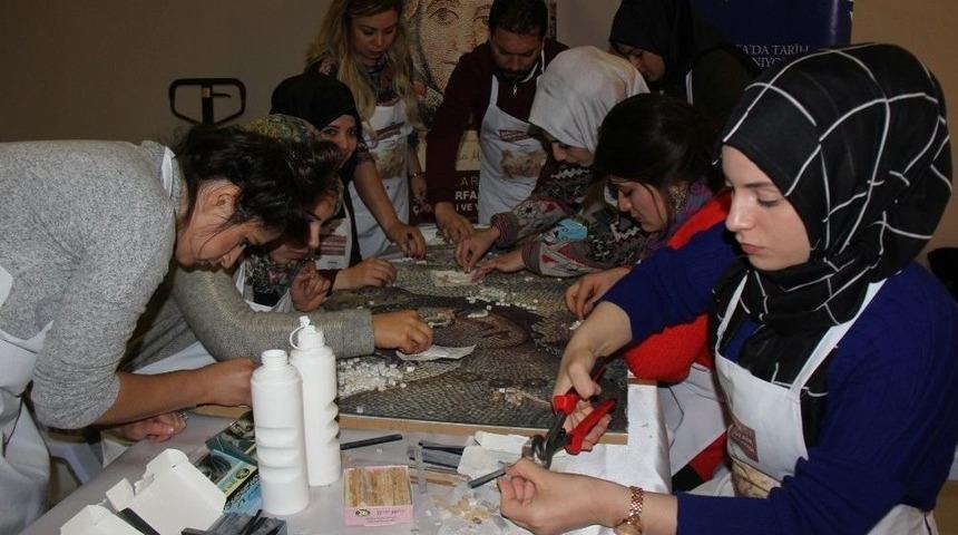 Mozaik &Ccedil;alıştayı At&ouml;lye &Ccedil;alışmasıyla Devam Etti