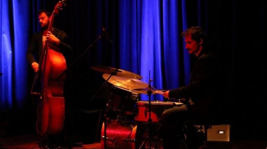 Salon 2003&rsquo;te M&uuml;zikal Ş&ouml;len