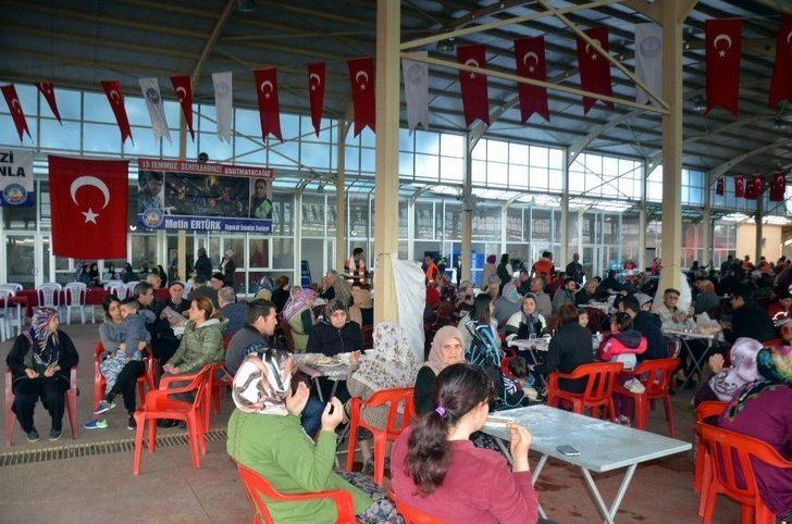 Keşkek Hayrında Buluşan Binlerce Kişi Şehitler İçin Dua Etti G2