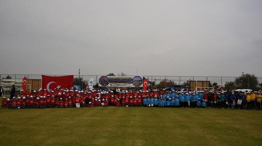 Yunusemre&rsquo;de &Ccedil;ocuk Hakları G&uuml;n&uuml; Futbol Şenliği D&uuml;zenlendi