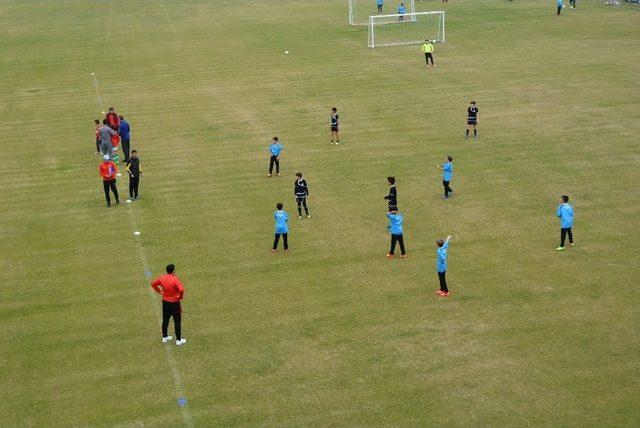 Yunusemre’de Çocuk Hakları Günü Futbol Şenliği Düzenlendi