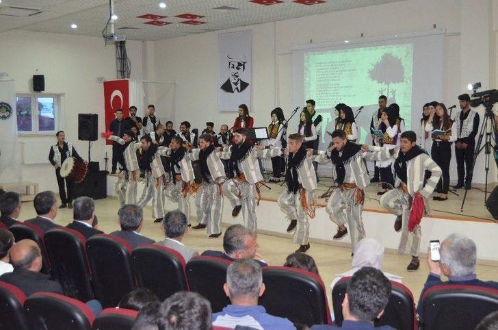 Adilcevaz Kyk’dan Türk Halk Müziği Konseri G1