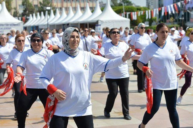 Muratpaşa Kent Meydanı’nda Sabah Sporu