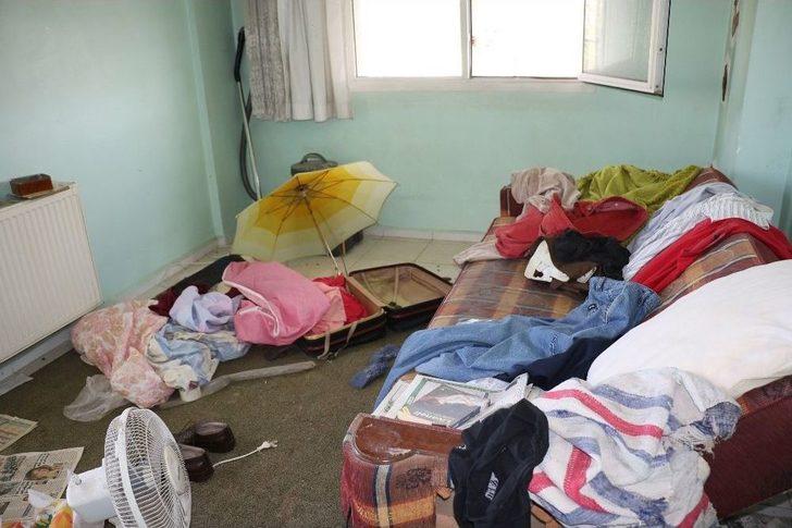 Yaşlı Adamın Evinden 3 Kamyonet Çöp Çıktı G3