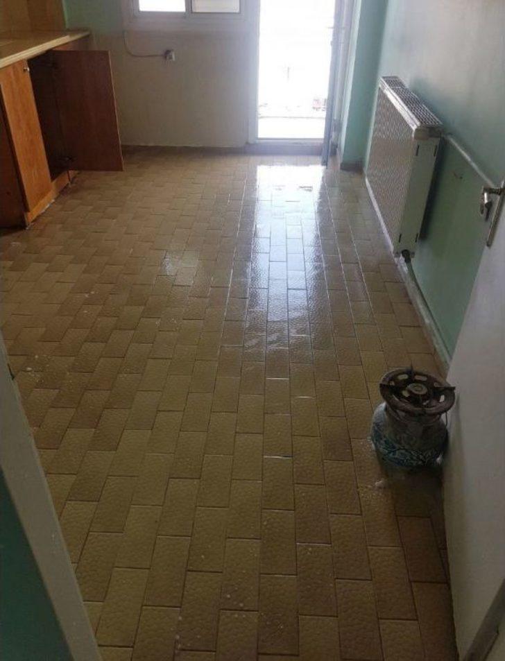 Yaşlı Adamın Evinden 3 Kamyonet Çöp Çıktı G4