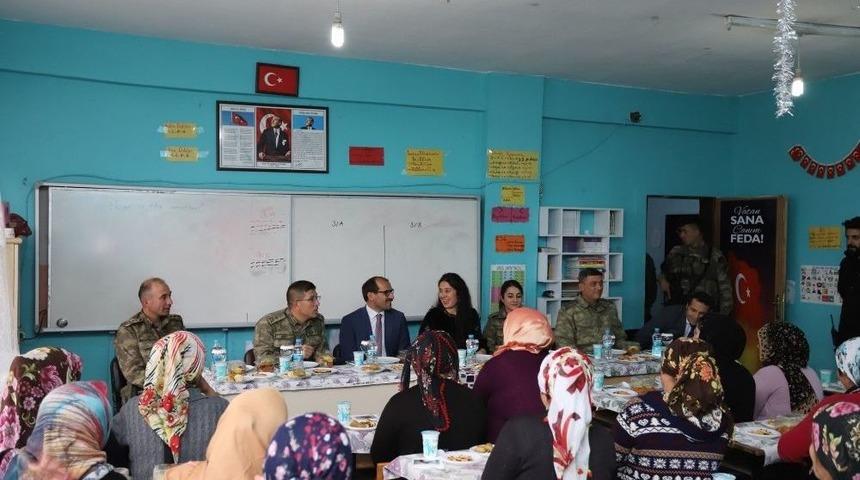 Kaymakam Ay&ccedil;a, Kursiyerleri Ziyaret Etti