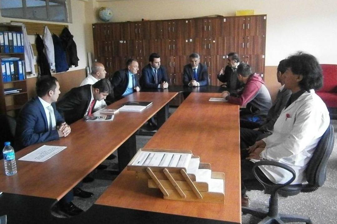 Kaymakam &Ouml;zkan&rsquo;dan Okul Ziyareti