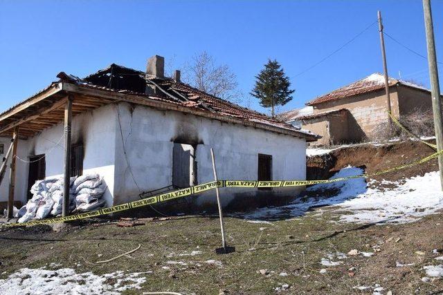 Keserle Başına Vurdukları Adamı 14 Yerinden Bıçaklayıp Yakan Zanlılar Tutuklandı