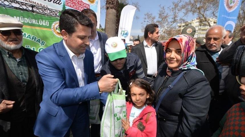 Kahramanmaraş&rsquo;ta Şehitler Anısına Fidan Dağıtıldı