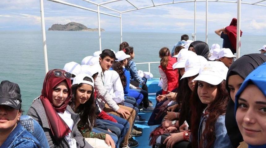 &Ouml;zalp İl&ccedil;esinde &ldquo;sosyal Hayatta Ben De Varım&rdquo; Proje Gezisi