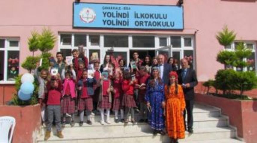 Biga Hamdibey Mesleki Ve Teknik Anadolu Lisesi &Ouml;ğrencilerinden Kardeş Okuluna Kitap Hediyesi