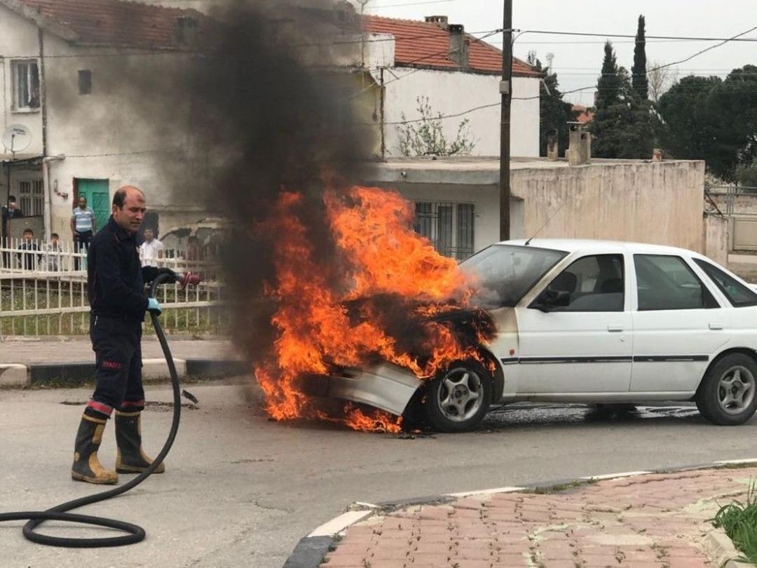 Seyir Halindeki Otomobil Alev Alev Yandı