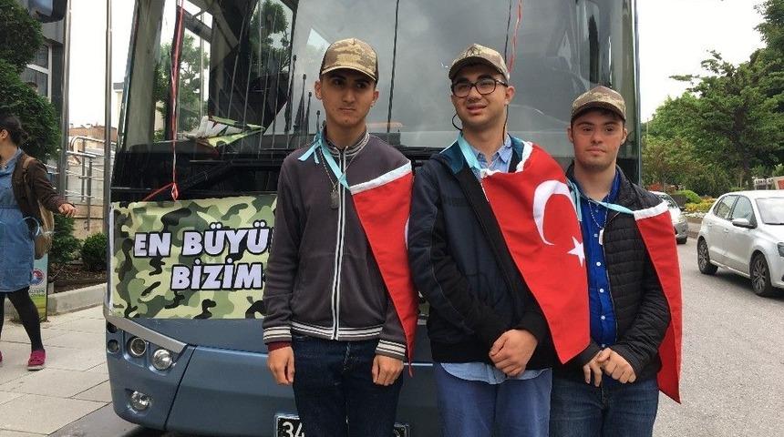 "engel" Tanımayan Gen&ccedil;ler Askere Uğurlandı