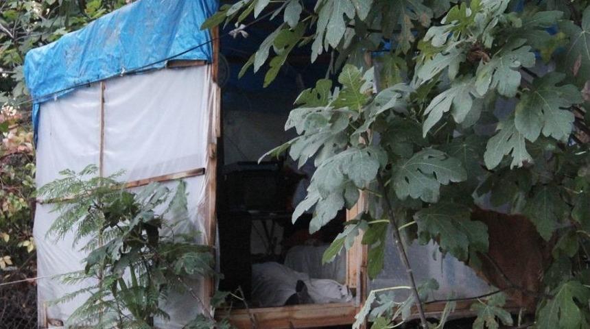 &Ouml;l&uuml;m Naylon &Ccedil;adırda Yakaladı