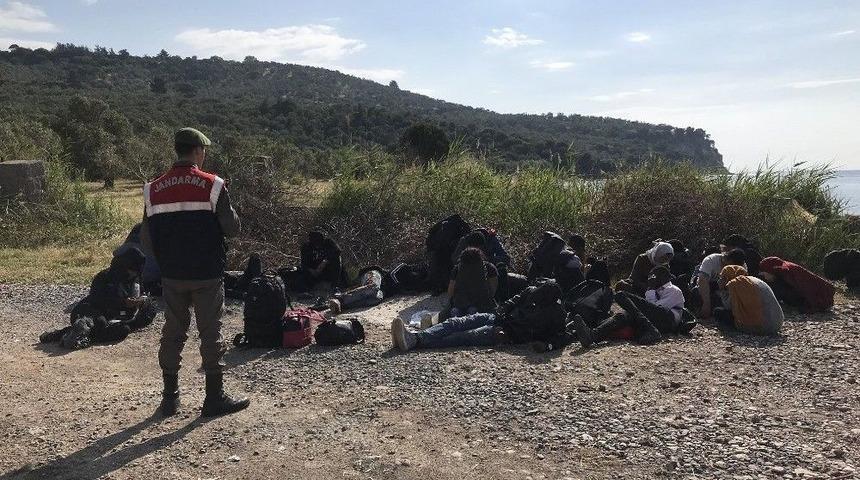 &Ccedil;anakkale&rsquo;de Deniz Kenarında 26 Ka&ccedil;ak Yakalandı