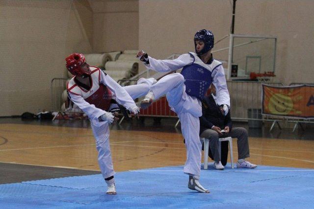 Taekwondo Gençler Grup Müsabakaları Tamamlandı