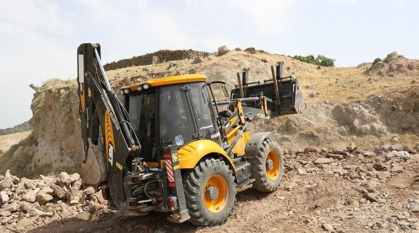 Yunusemre&rsquo;den Karakılın&ccedil;lı&rsquo;da Yol &Ccedil;alışması