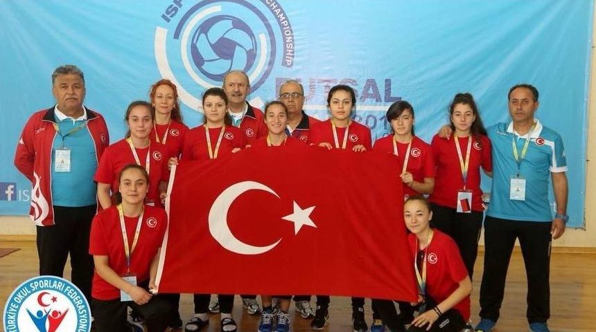 Kız Futsal Milli Takımı Yarı Finalde