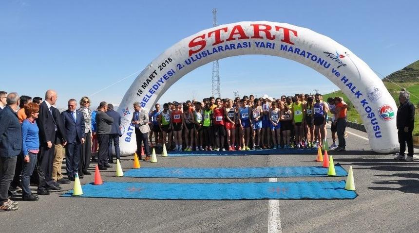 Batman&rsquo;da Şehitler Anısına Maraton D&uuml;zenlendi