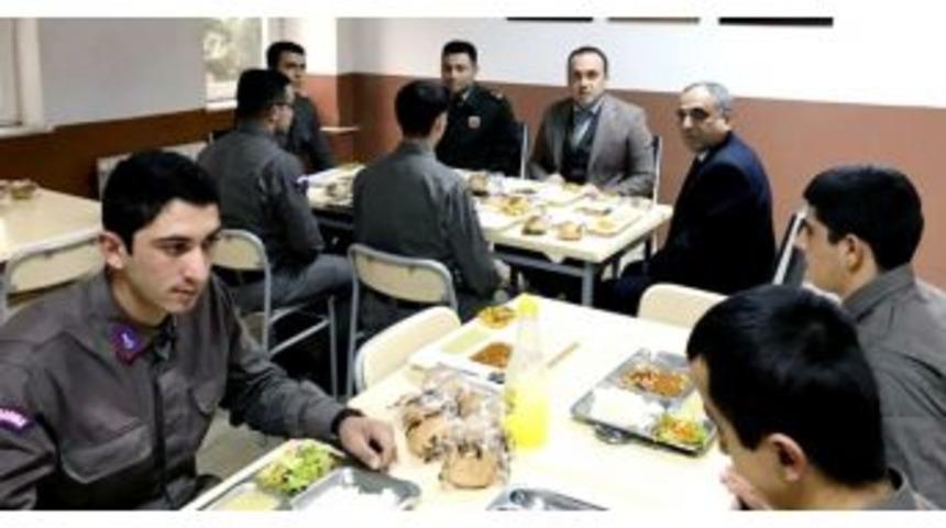 Kaymakam Mehmet&ccedil;iğin Sofrasına Konuk Oldu