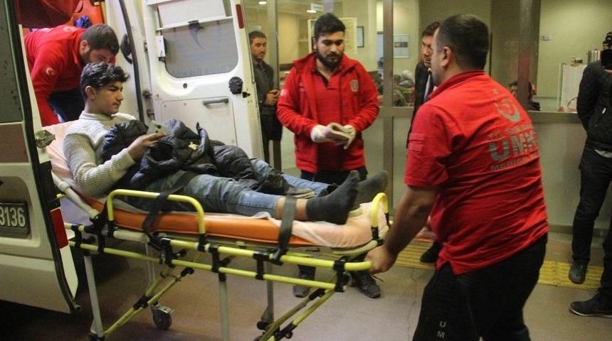 Motosikletten D&uuml;şen Gen&ccedil; Yaralandı