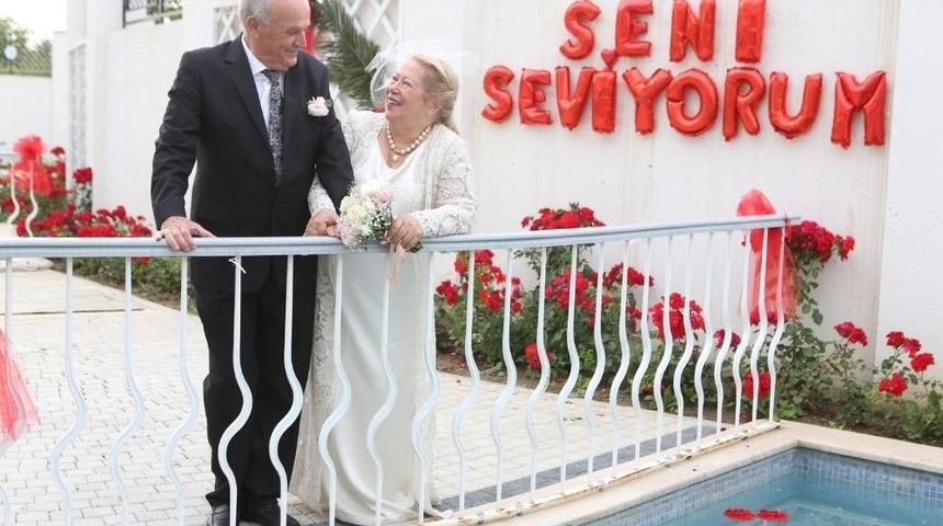 Huzurevinde Mutluluğu Yakaladılar