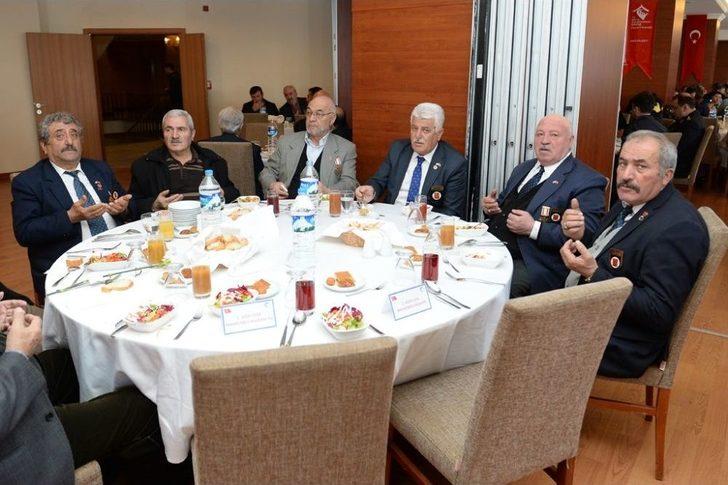 Vali Azizoğlu: “bugün İki Zaferi Birden Kutluyoruz” G1