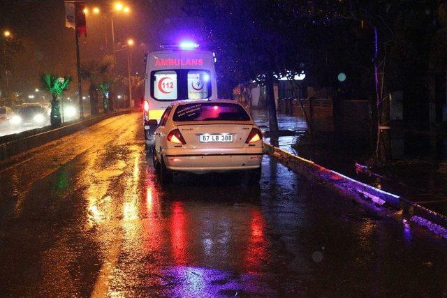 Zonguldak’ta Kontrolden Çıkan Motosiklet Otomobile Çarptı: 1 Yaralı