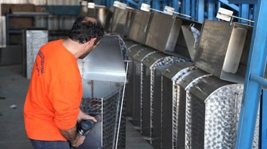 Başiskele Belediyesi Çevre Dostu Çöp Konteynerleri İmal Ediyor