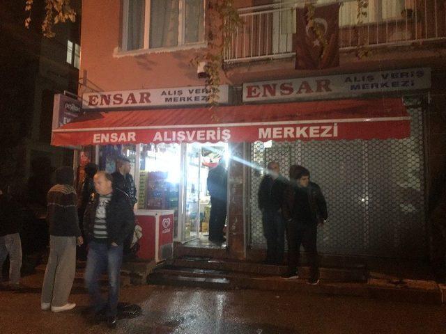 Markete Giren Silahlı Hırsızlar Güvenlik Kamerasına Takıldı 2
